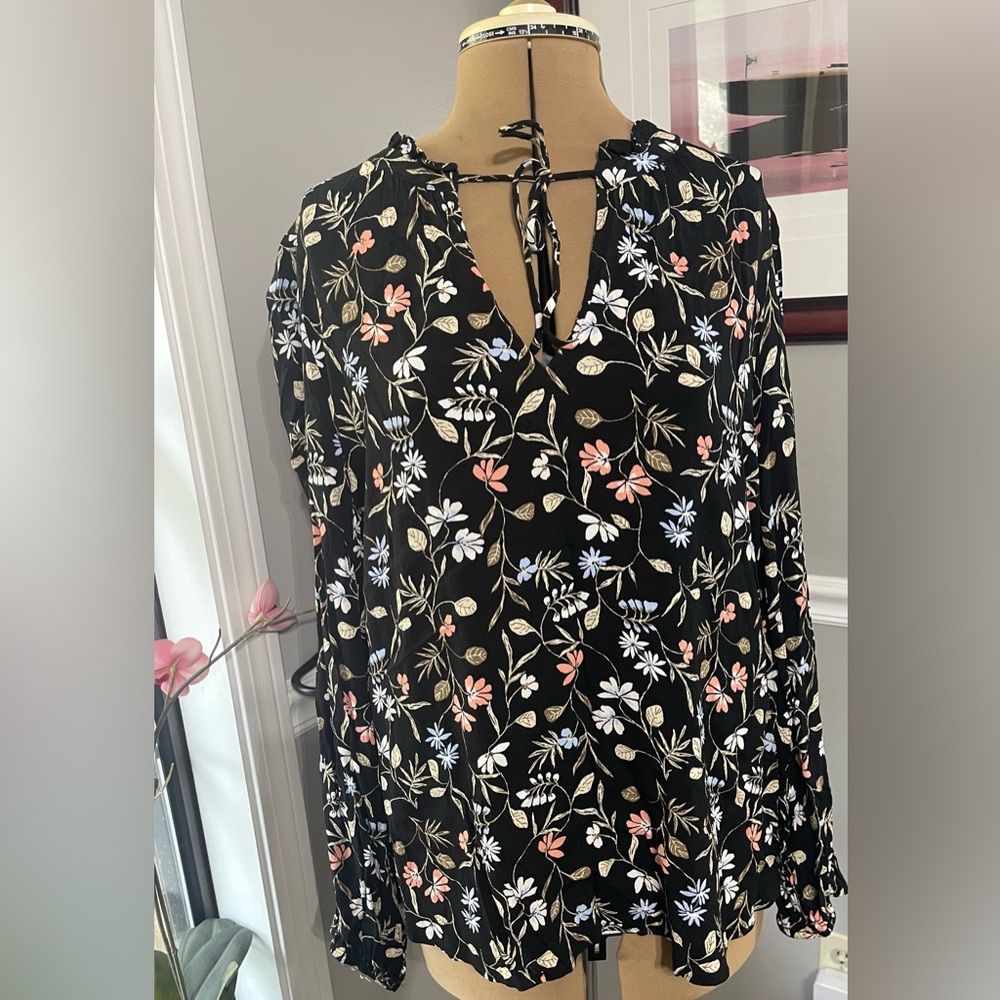 LOFT sz XL Black Floral Blouse